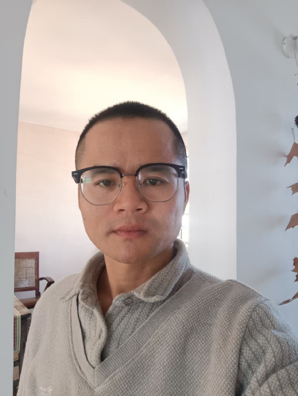 戴戴的第一张照片--大理闪婚服务中心